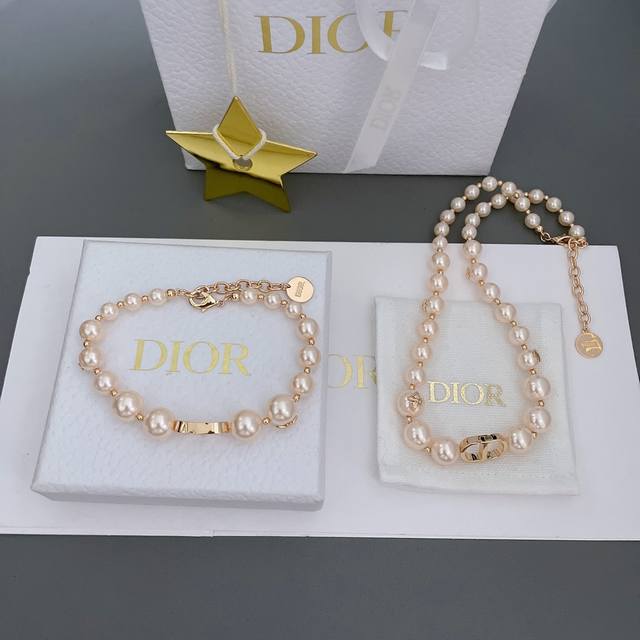 High quality details as shown in the picture Necklace Bracelet P80 Cd Bee Pink P