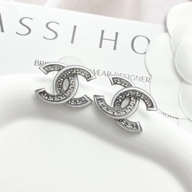 Code E2922 Chanel earrings are hot-selling and new Chan 25 white-rimmed sequined