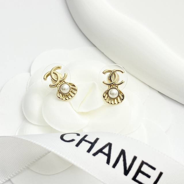 Code E2921 Chanel earrings are hot-selling and new Chan 25C pearl shell earrings