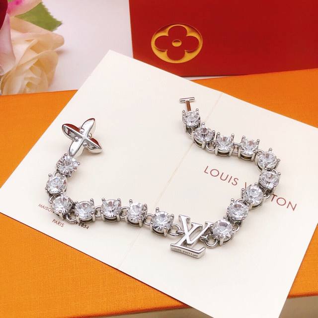 No. Lsl0060 Lv*Latest diamond bracelet consistent Zp brass material