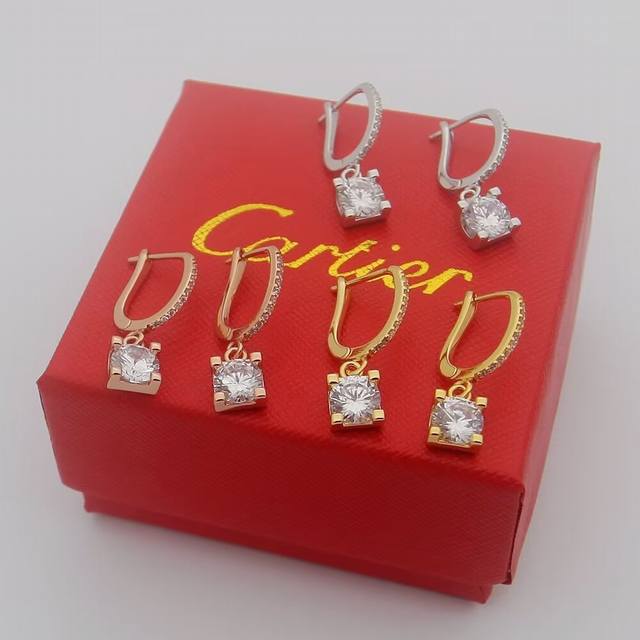 Cartier Cartier earrings, four-claw diamonds, square diamond earrings, classic l
