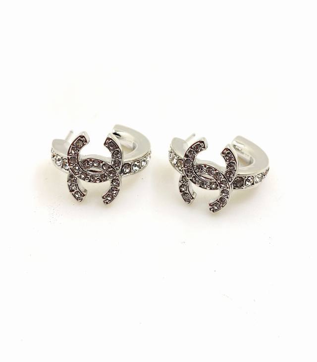 Chanel latest platinum Cc ear hook consistent Zp brass material