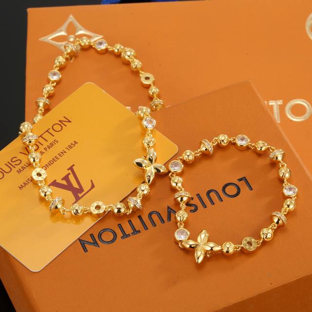 With heavy craftsmanship, the new Lv Iconic necklace bracelet from LVJIA feature