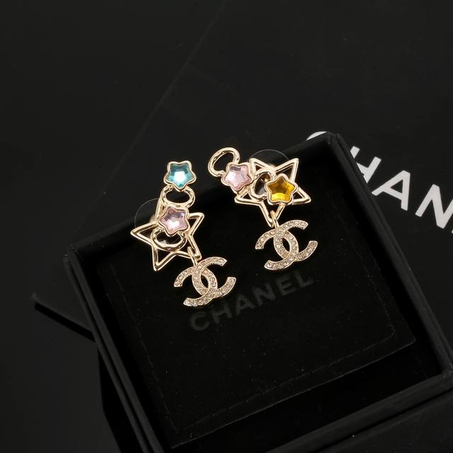 Chanel's new star color series earrings are more flattering to the face. Surroun