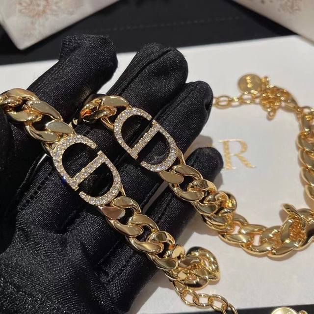 No. Dsl0117 Bracelet No. Dxl0156 Necklace Dior counter Cd Earrings Dior This yea