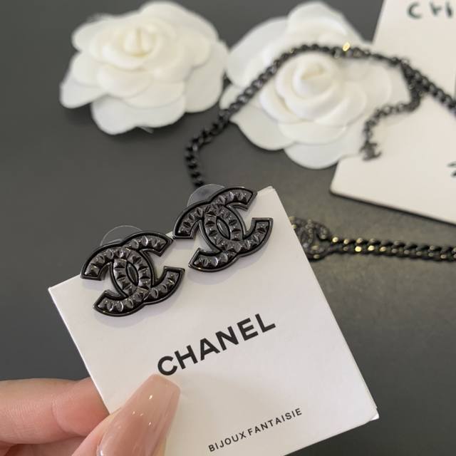 No. Xed0502 Ch Nel new gun color double C earrings