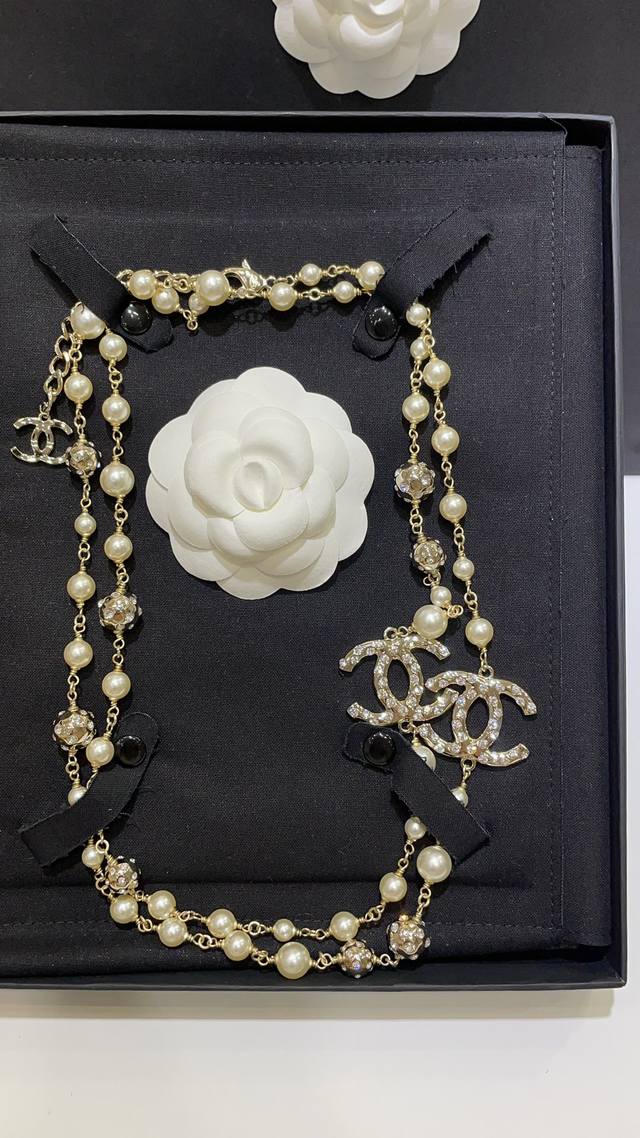 No. Xxl0944 Arrived today Long 24B New light gold diamond double C ball pearl sw