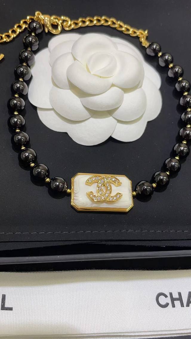 No. Xxl0195 Ch Nel Vintage gold-rimmed marble block full diamond double C pearl