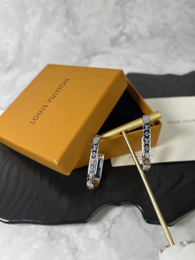 Lv square earrings