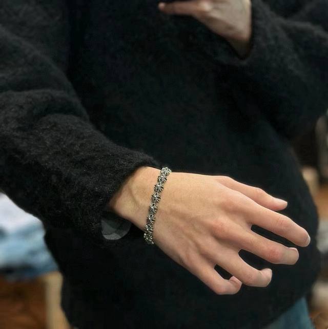 New counter quality Chrome Hearts classic retro distressed cross flower bracelet