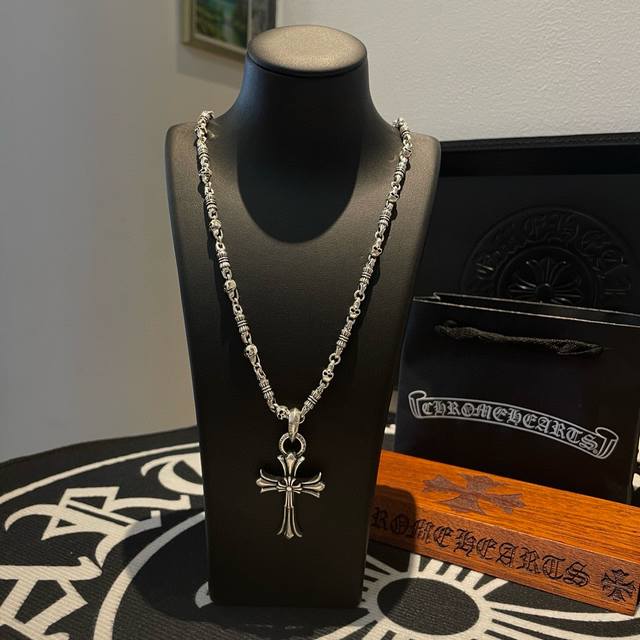 New counter quality Chrome Hearts classic retro skull necklace cross pendant wit