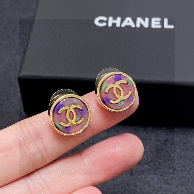 Chanel Double C Colorful Earrings This is a very good-looking versatile fashion