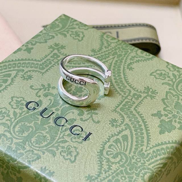 The latest model of Gucci ring, with a higher grade, the same as the celebrity s