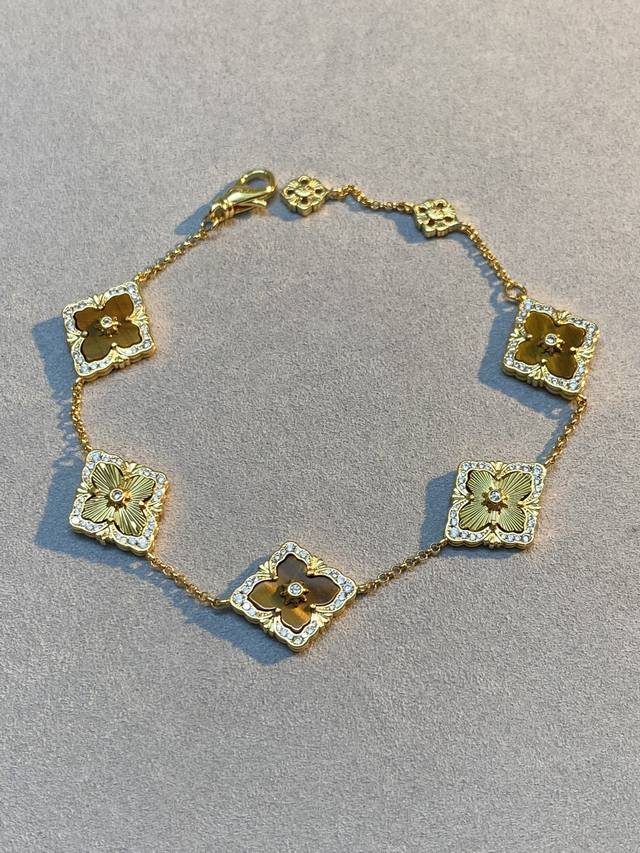 V gold material Buccellati red chalcedony laser five-flower bracelet