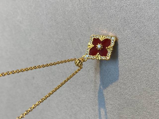 V gold material pair Seiko Buccellati red chalcedony diamond single flower neckl