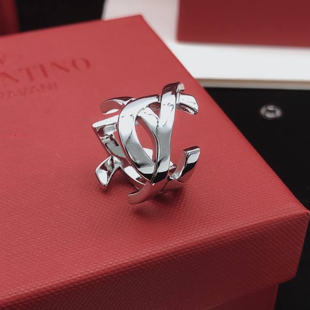 No. Yjz0001 Yvessaintlauren*Latest letter ring consistent Zp brass material