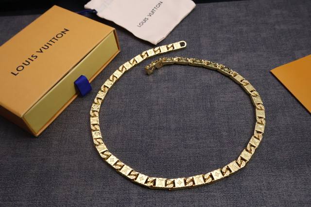 Monogram Tied Up Necklace M1306M The new color matching necklace has the same ne