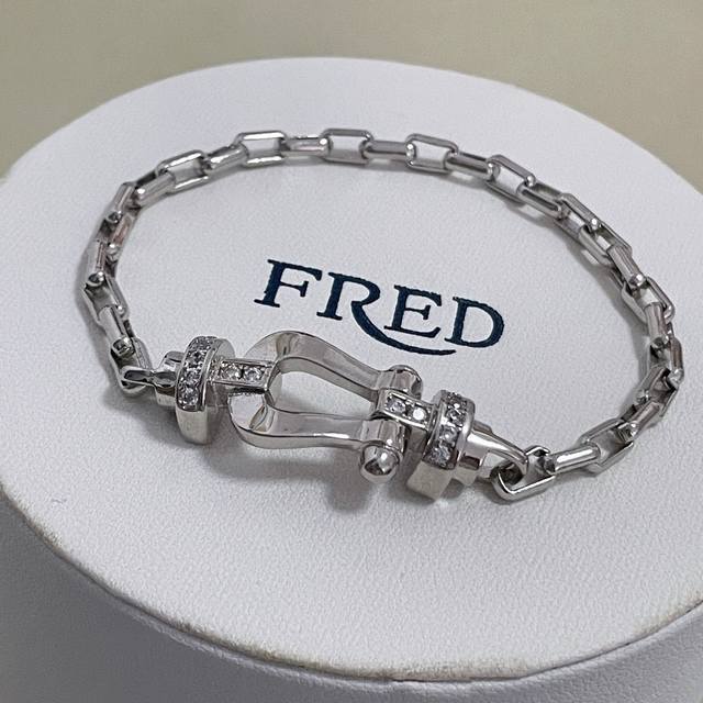 Force 10 Fred half diamond horseshoe buckle bracelet, finely crafted micro-inlay