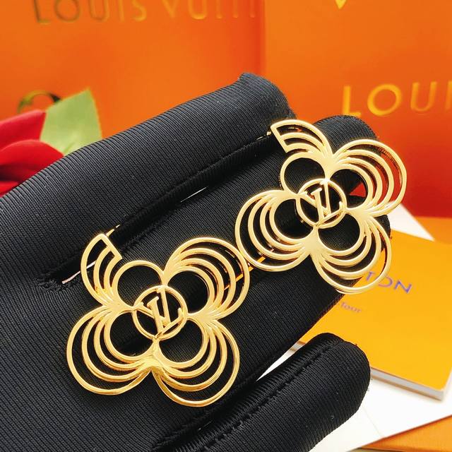 No. Led0338 Lv*Latest hollow plum blossom earrings consistent Zp brass material