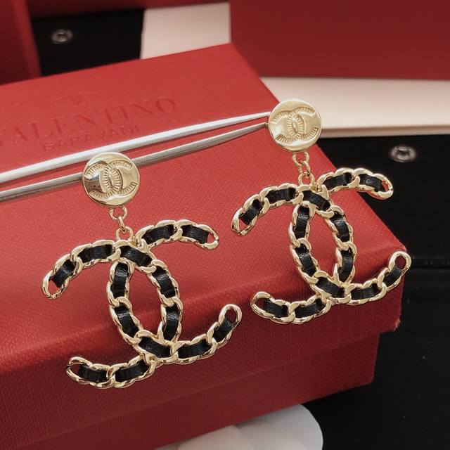 No. Xed0036 Ch*Nel latest leather earrings consistent Zp brass material