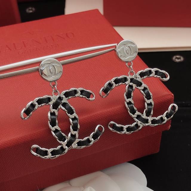 No. Xed0638 Ch*Nel latest leather earrings consistent Zp brass material