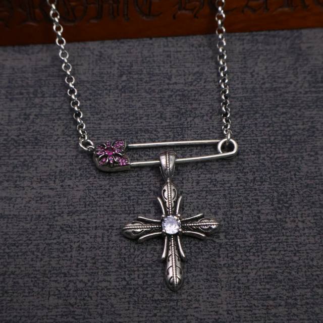 P Chrome Hearts Necklace Classic Model Whether it is for a date, a dinner party,