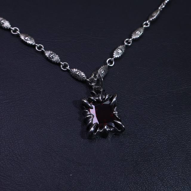 P Chrome Hearts necklace, different patterns and design styles present a unique