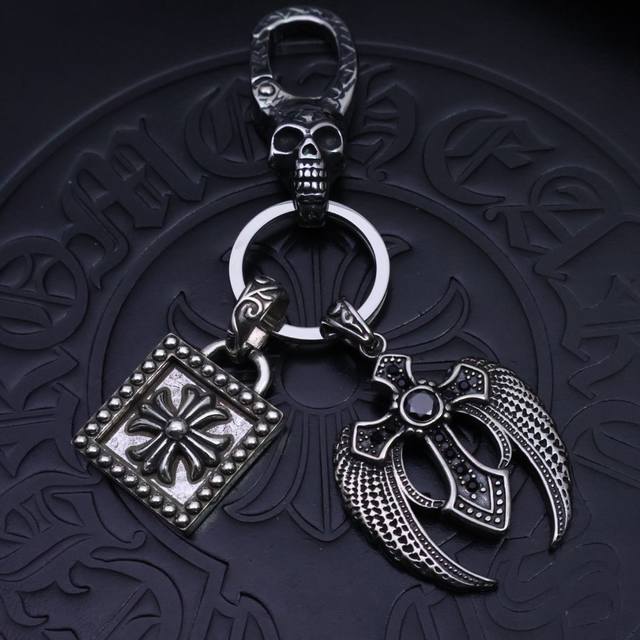 P Chrome Hearts Cross Keychain Pendant, the finishing touch of the fashion world