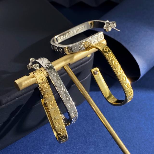 Lu94 Lv Louis Vuitton European and American personalized metal letters old flowe