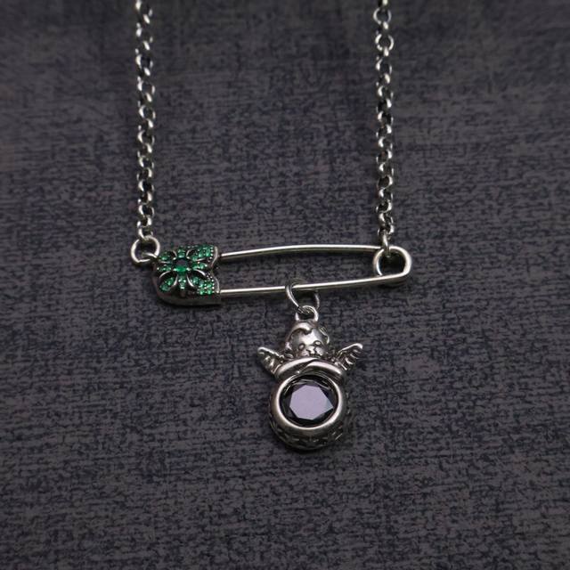 The new Chrome Hearts necklace is now available. It is luxurious and uniquely de