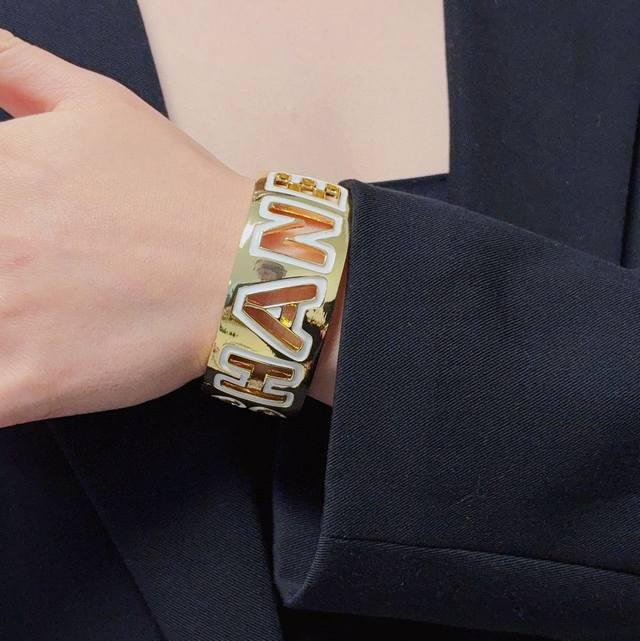New Chanel Chanel good quality wide hollow bracelet with logo black and white op