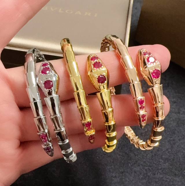 Bulgari's latest ruby bracelet with advanced fine-crafted version of the thin sn