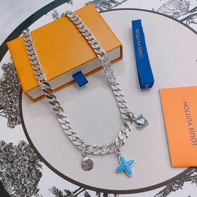 Lv Louis Vuitton necklace original goods counter new model open mold retro trend