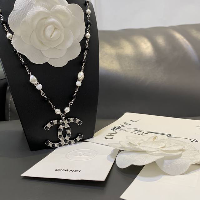 No. Xxl0221 Ch Nel25S Black enamel double C necklace
