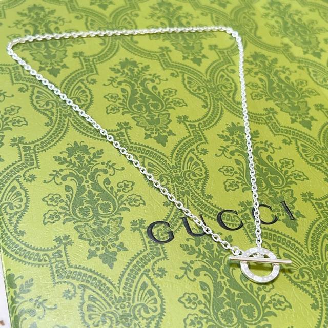 The latest series of Gucci necklaces, the chain is higher grade, the same as the