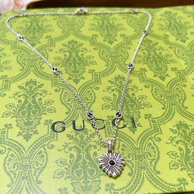 The latest series of Gucci necklaces, the chain is of a higher grade, the same a