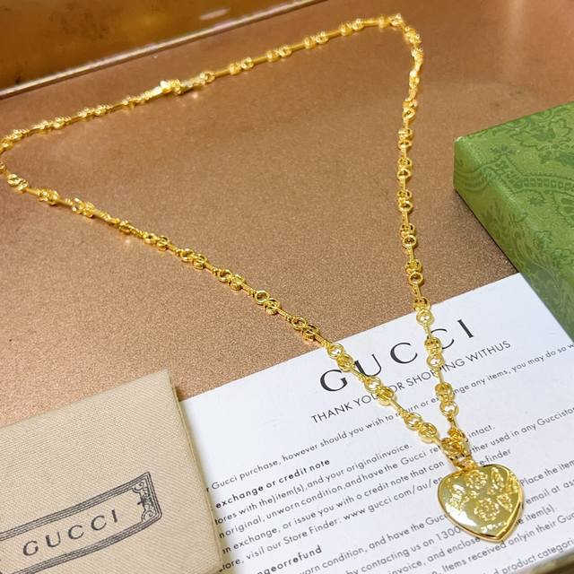 The latest series of Gucci necklaces, the chain is higher grade, the same as the