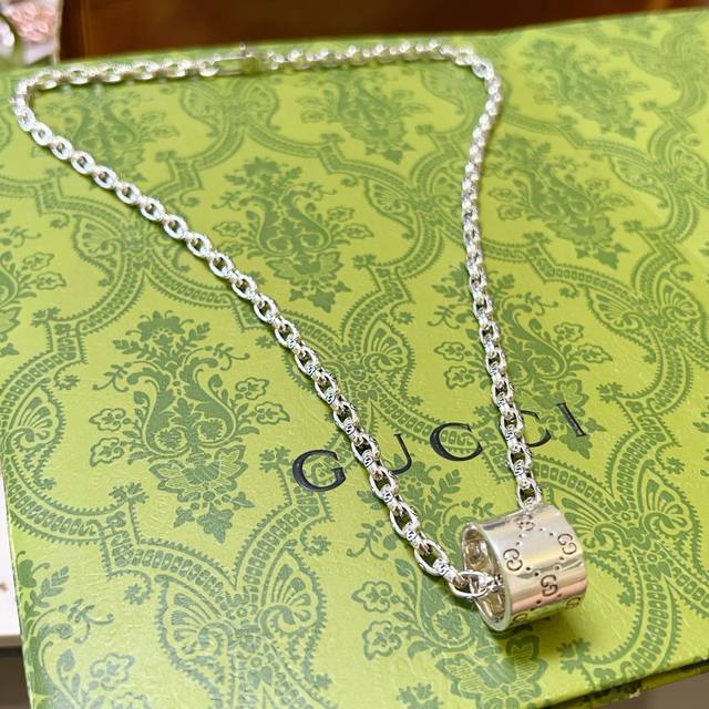 The latest series of Gucci necklaces, the chain is higher grade, the same as the