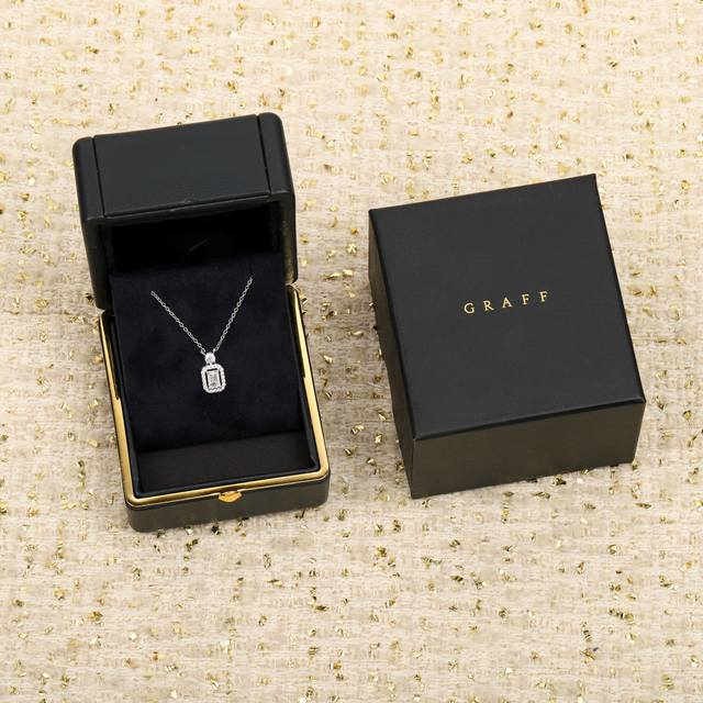 208299 We produce sugar cube necklaces, which can be customized with real gold a