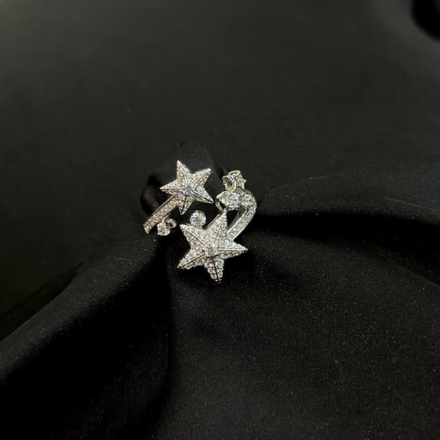 A2123 Chanel's new five-pointed star double star ring is made of S925 sterling s