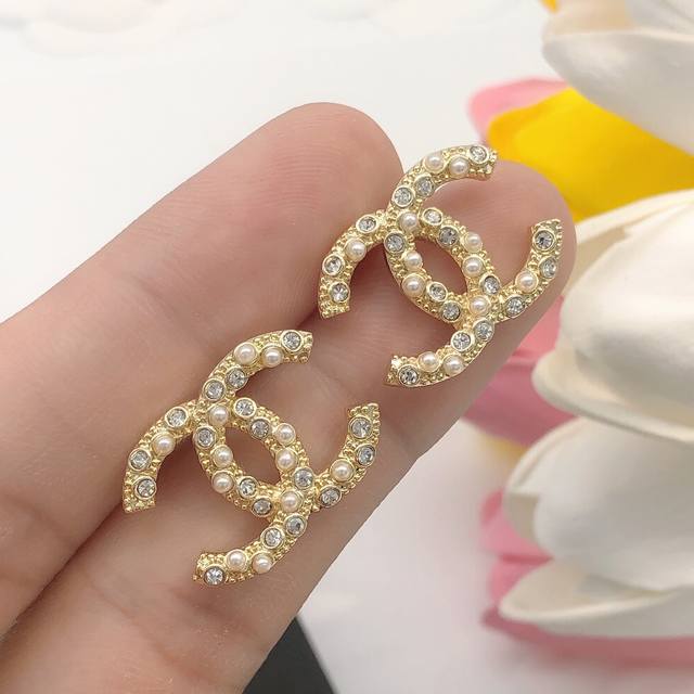 No. Xed0191 Purchasing level Chanel Xiaoxiang new diamond rice bead double C ear
