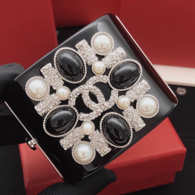 No. Xsz0030 Ch*Nel latest black resin bracelet consistent Zp brass material