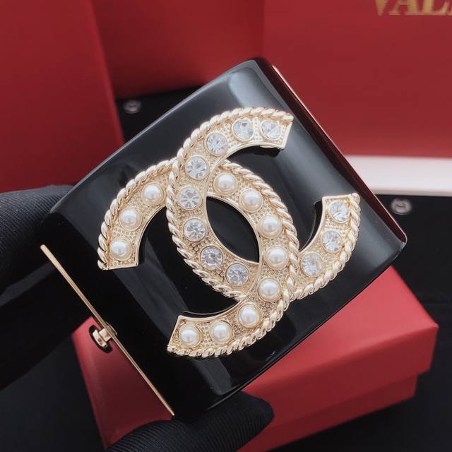 No. Xsz0024 Ch*Nel latest black resin bracelet consistent Zp brass material