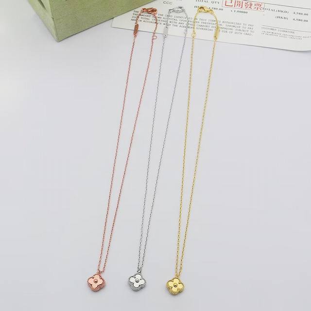mini car flower necklace mini single flower carved four-leaf clover necklace arr
