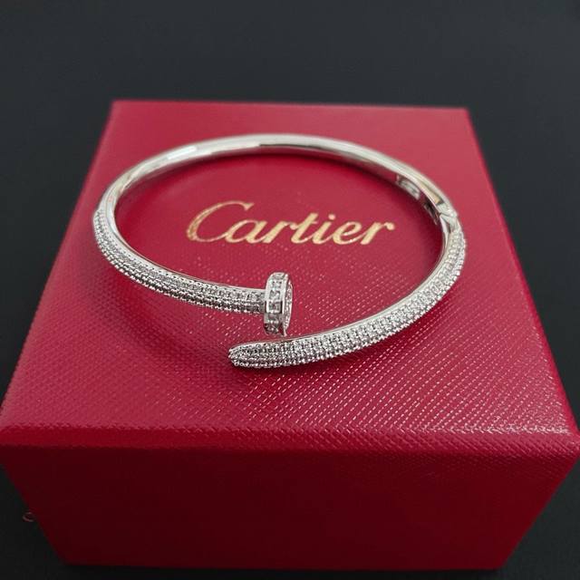 Cartier nail bracelet high-end custom version inlaid diamond craftsmanship V gol