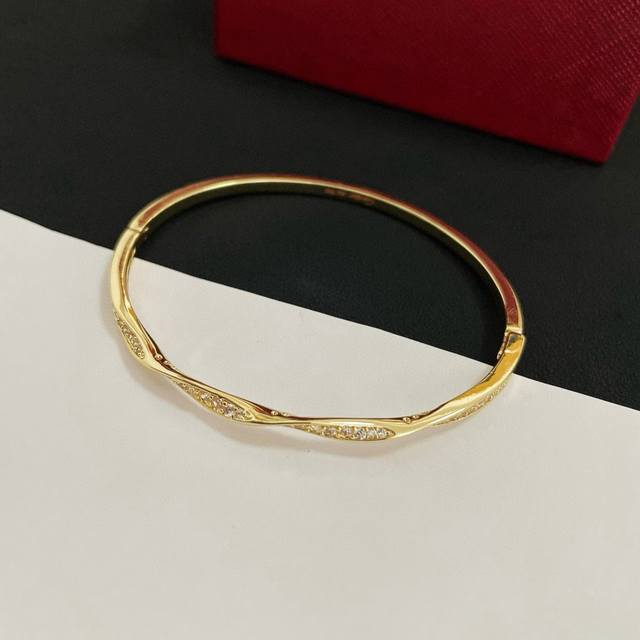 Cartier wavy line bracelet high-end custom version inlaid diamond craftsmanship