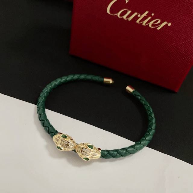 Cartier leather bracelet high-end custom version inlaid diamond craftsmanship V