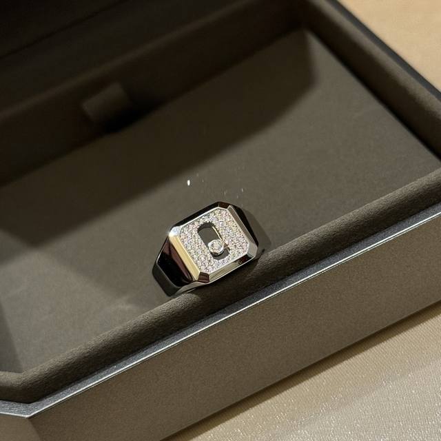 A5349 Messika's new Move series square single diamond sliding full diamond ring.