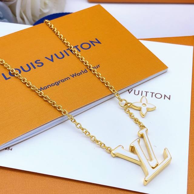 No. Lxl0017 Lv*Latest necklace dripping oil white consistent Zp brass material