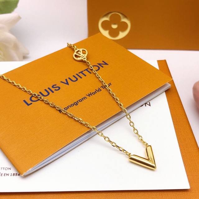 No. Lxl0009 Lv latest V-shaped necklace smooth surface consistent Zp brass mater
